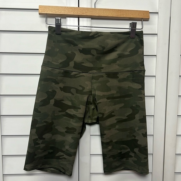 Free People Pants - Free People Movement + Onzie High Rise Stretch Camo Bike Shorts Size S/M